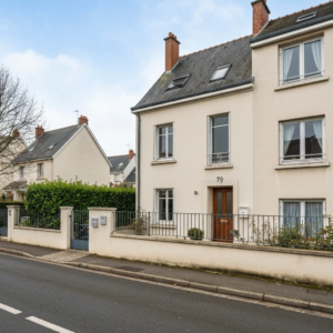 Vue de la rue Pierre Budin à L'Haÿ-les-Roses avec indication du prix du mètre carré